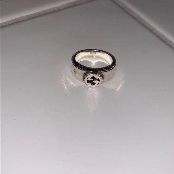 gucci ring logo